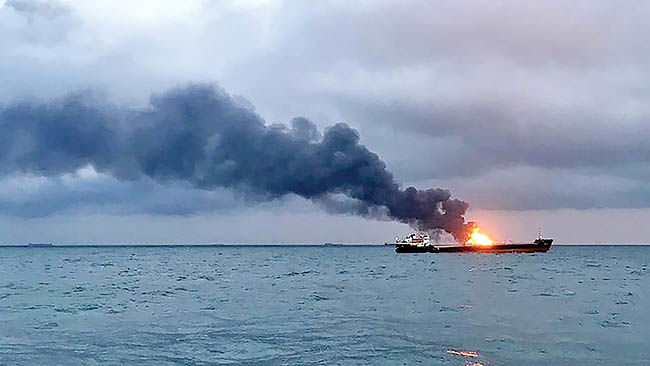مرگ حداقل ۱۰ نفر در تصادف ۲ کشتی حمل سوخت