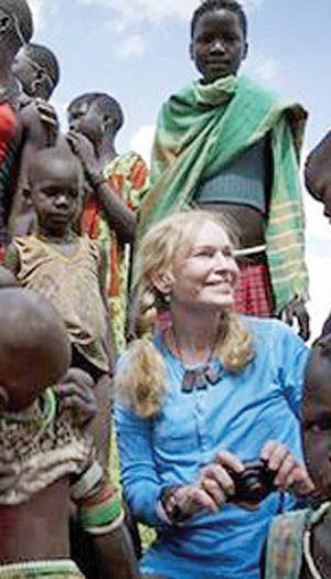 بازدید «میا فارو» از کمپ قربانیان جنگ اوگاندا
