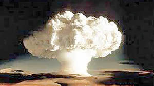 انفجار اولین بمب هسته‏ای چین