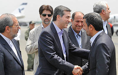 بازگشت احمدی‌نژاد به تهران
