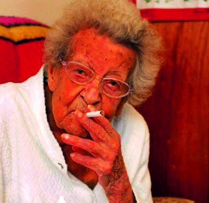 مادربزرگ سیگاری بعد از 95 سال، یک شبه سیگار را ترک کرد