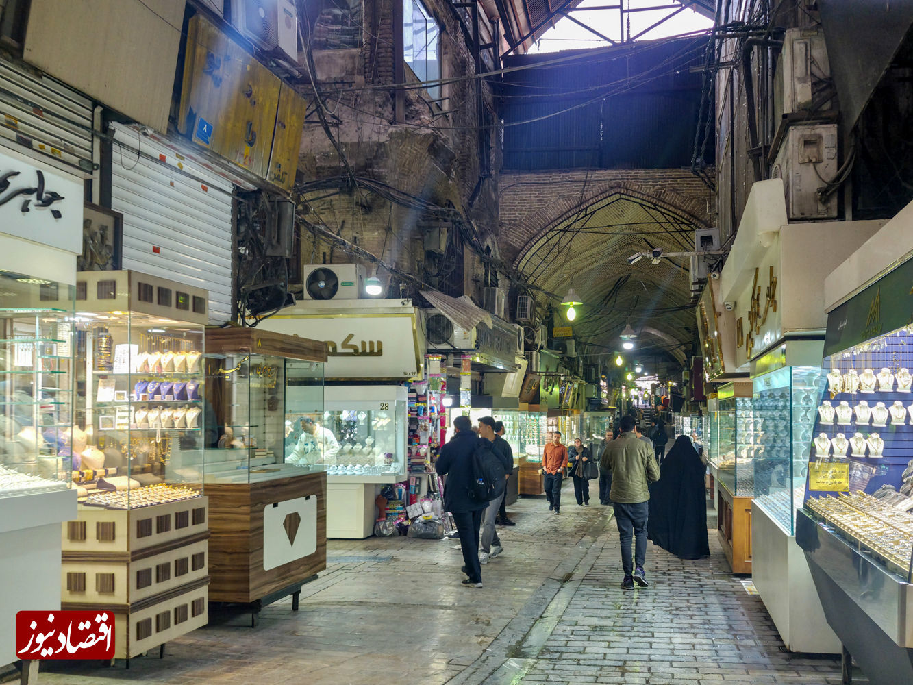 اینجا بازار بزرگ تهران؛ کرکره‌ها بالاست اما دخل‌ها آب رفته | سبزه میدان فعلا جان ندارد | مردم می‌آیند اما نه برای خرید!