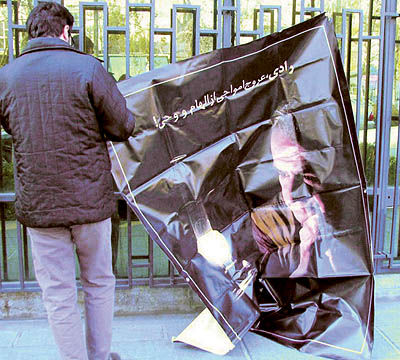 آهسته رفت، آهسته با گل سرخ