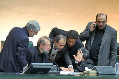 تدوین پاسخ رسمی مجلس به نامه احمدی‌نژاد