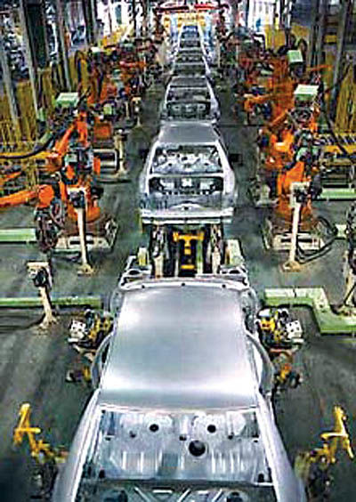 انتقال کارخانه‌های خودروسازی موجب تعادل صنعتی بین استان‌ها می‌شود