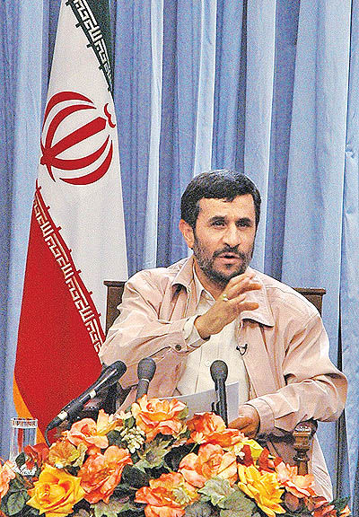 مخالفت احمدی‌نژاد با فروش بنزین آزاد