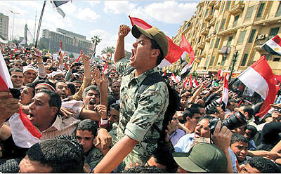 تظاهرات در مصر همزمان با افزایش انتقاد‌ها از عملکرد ارتش