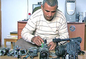 نمایش «پنج دوربین شکسته»  در شبکه مستند