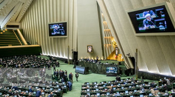 خیز بلند بهارستان برای تنگه هرمز