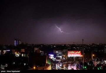 باد و باران در تهران جان یک نفر را گرفت