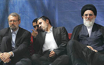 قطع سخنرانی سید حسن خمینی و احمدی‌نژاد در حرم امام(ره)