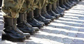 واکنش عضو هیات رئیسه مجلس به کاهش حقوق سربازان