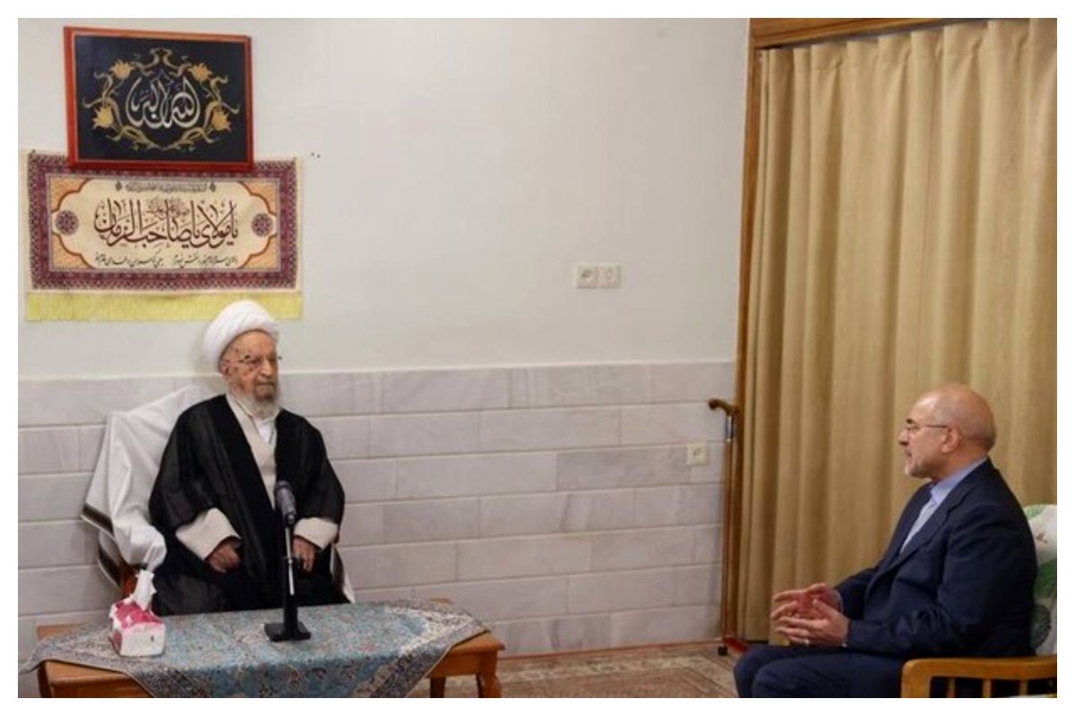 آیت‌الله مکارم شیرازی: دست‌هایی در کار است که نمی‌گذارند حق مردم به مردم برسد/ توصیه به دولت درباره قانون عفاف و حجاب
