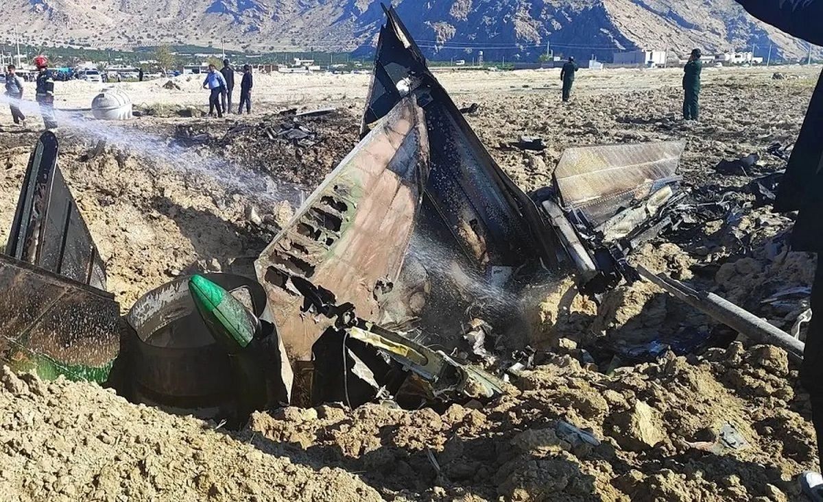 تصاویر جدید از سقوط هواپیمای نظامی در کازرون+ فیلم