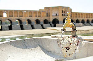 مارش «آب» در اصفهان
