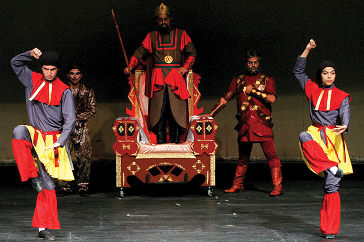 اجرای «زمین مقدس» و «پرتره» آغاز شد 