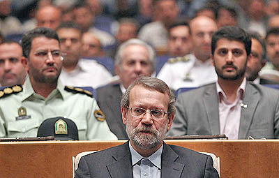 انتقادات چندجانبه لاریجانی از سیاست ورزان