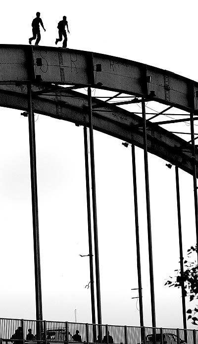 بازی بچه‌ها، پل سفید اهواز