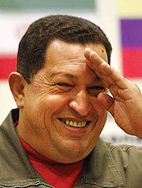 چاوز: دنیا به پیروزی احمدی‌نژاد احترام بگذارد