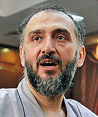 جایم خوب است و پس از 20 سال قرآن خواندم