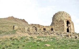 الولک؛ روستای باغستان‌ها و تپه‌های تاریخی