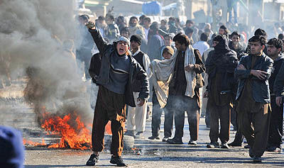 تظاهرات ضد ناتو در افغانستان به خشونت کشیده‌شد