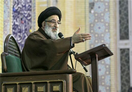 انتقاد امام جمعه کرج از «بی‌تفاوتی دولتی‌ها» به حجاب
