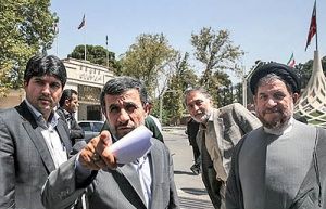 احمدی‌نژاد به خیابان نارمک برمی‌گردد یا در پاستور می‌ماند؟