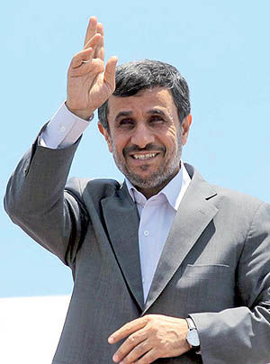 بازگشت احمدی‌نژاد از سفر ویتنام