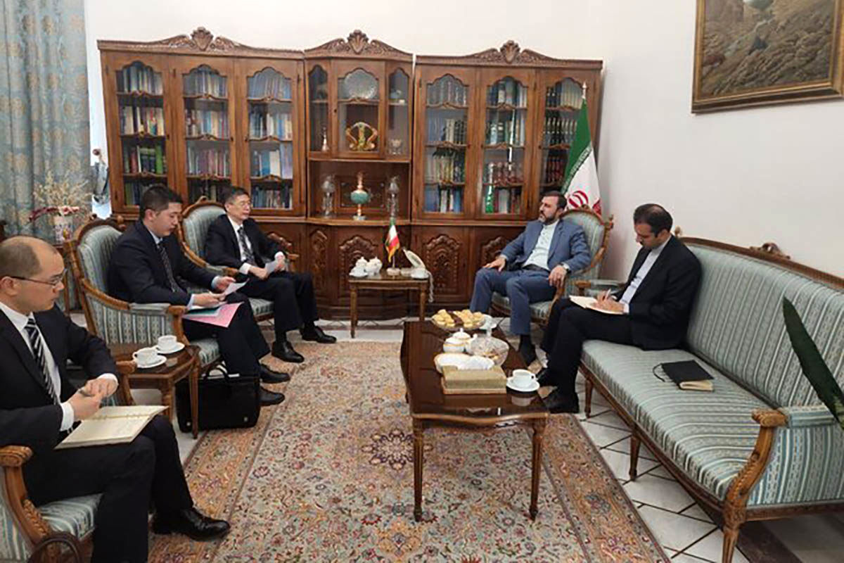 رایزنی غریب‌آبادی با سفیر چین در تهران