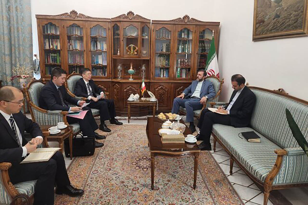 رایزنی غریب‌آبادی با سفیر چین در تهران