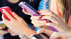 زنان بیشتر از مردان با موبایل بازی می‏کنند