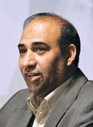 فروزنده‌: کارمندان قراردادی منتقل شده از تهران پیمانی می‌شوند