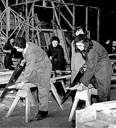 با ملی شدن صنایع، اقتصاد وخیم شد