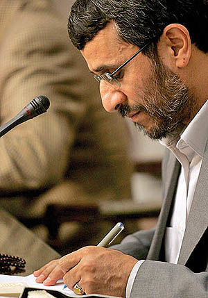 انتصاب دبیر جدید هیات عالی گزینش با حکم احمدی نژاد