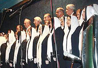 60 ساله‌ها گروه کر تشکیل دادند