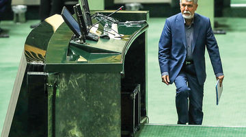 دردسر «پیرپسر» برای وزیر