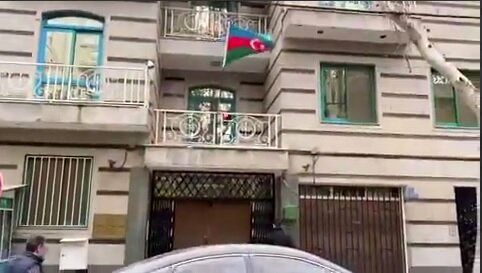 اولین تصویر دلخراش از حمله به سفارت آذربایجان در تهران