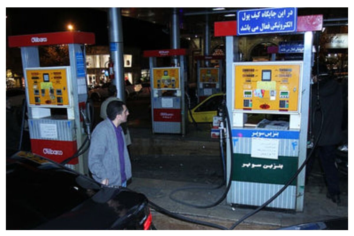 خودروهای لوکس در صف بنزین 80 هزار تومانی+ فیلم