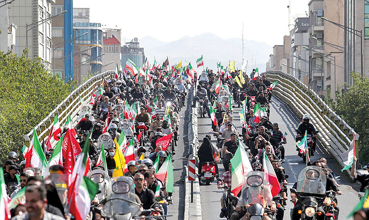 رزمایش موتورسواران «جان‌فدا» در تهران