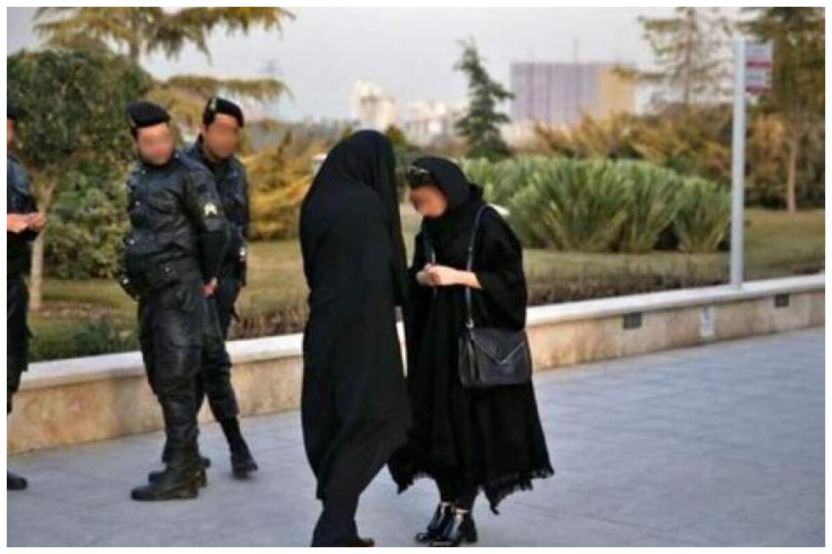 حضور حجاب بان و گروه تبیین در فرودگاه مشهد تایید شد