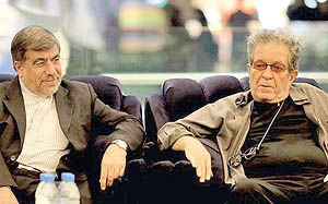 علی جنتی به تماشای تئاتر مهرجویی نشست