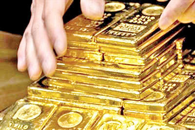 طلا سیاست‌زده می‌ماند