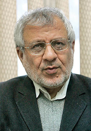 بادامچیان: احمدی‌نژاد جریان انحرافی را ولایی و زلال می‌داند
