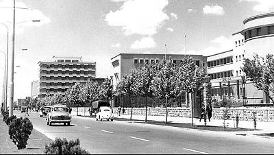 نخستین آسفالت خیابان آزادی تهران