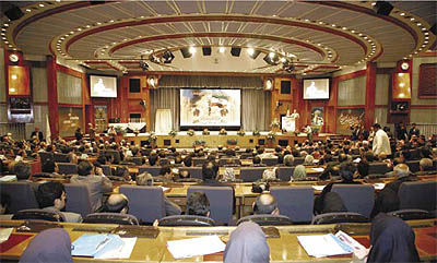 تقدیر از پیشگامان عرصه کاروتلاش در جشنواره قهرمانان صنعت ایران