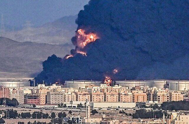 انبار نفت آرامکو در حمله انصارالله هدف قرار گرفت