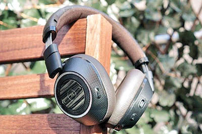 با این هدفون هیچ سرو صدای مزاحمی را نمی‏شنوید