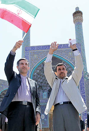 تکرار و تاکید احمدی‌نژاد بر مواضع جنجالی