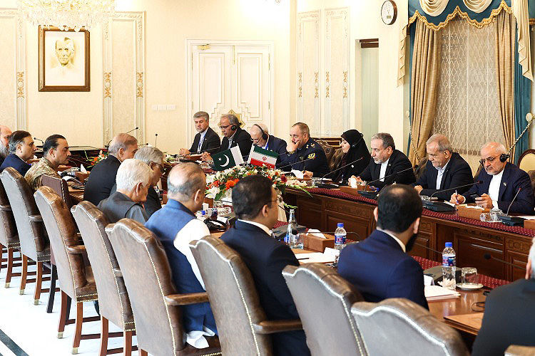 خیز ایران و پاکستان برای همکاری نظامی